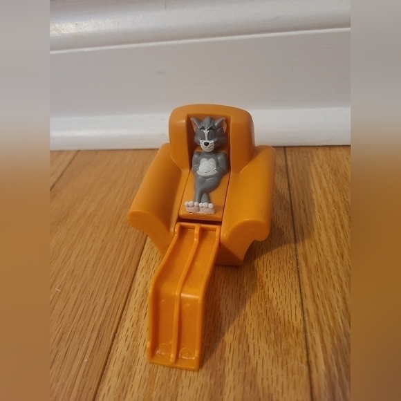 2 for $15 2021 Warner Bros Mcdonalds Happy Meal Tom And Jerry Couch Pop Up Toy - Picture 2 of 5